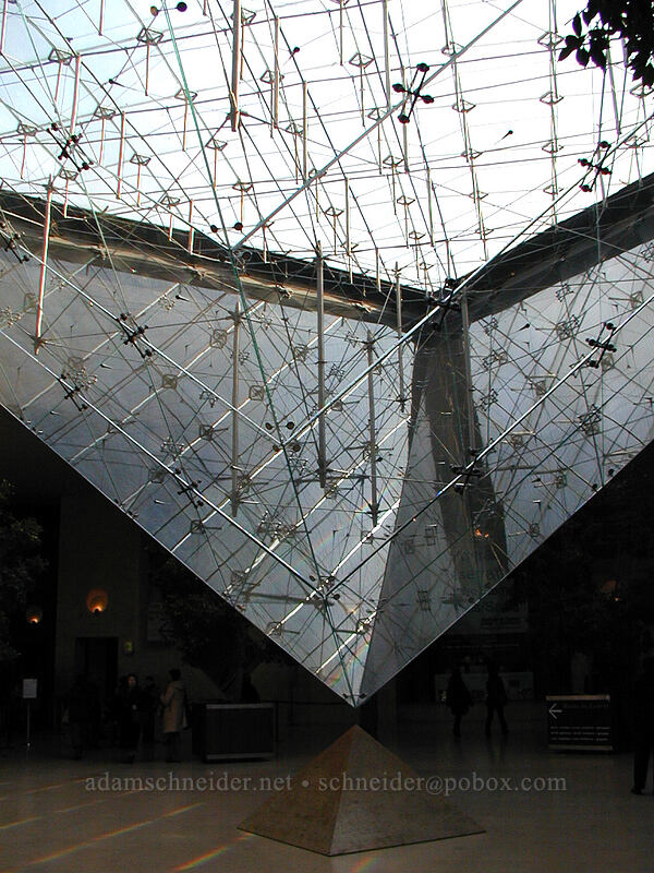 l'autre Pyramide du Louvre [Musée du Louvre, Paris, Île-de-France, France]