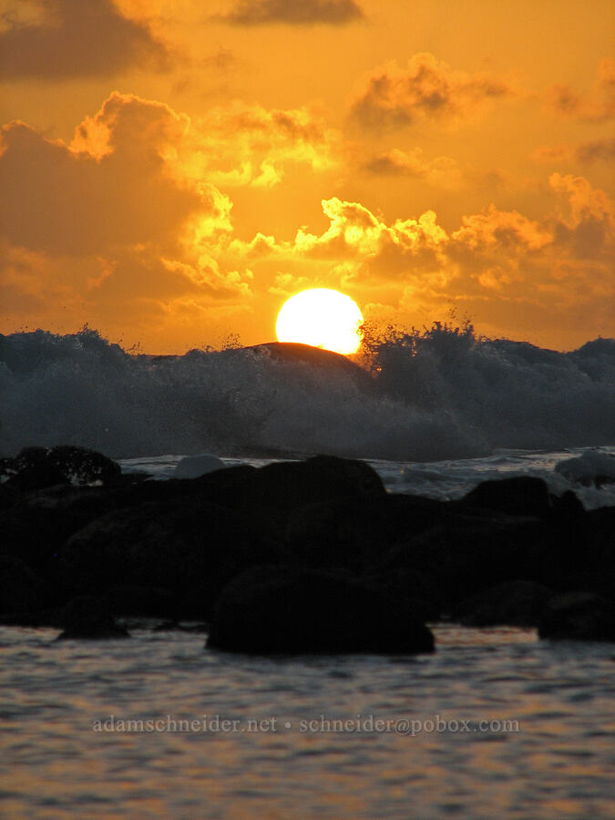 sunset [Baby Beach, Po'ipu, Kaua'i, Hawaii]