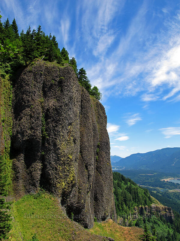 cliffs of Hamilton Mountain [Hamilton Mountain Trail, Beacon Rock State Park, Skamania County, Washington]