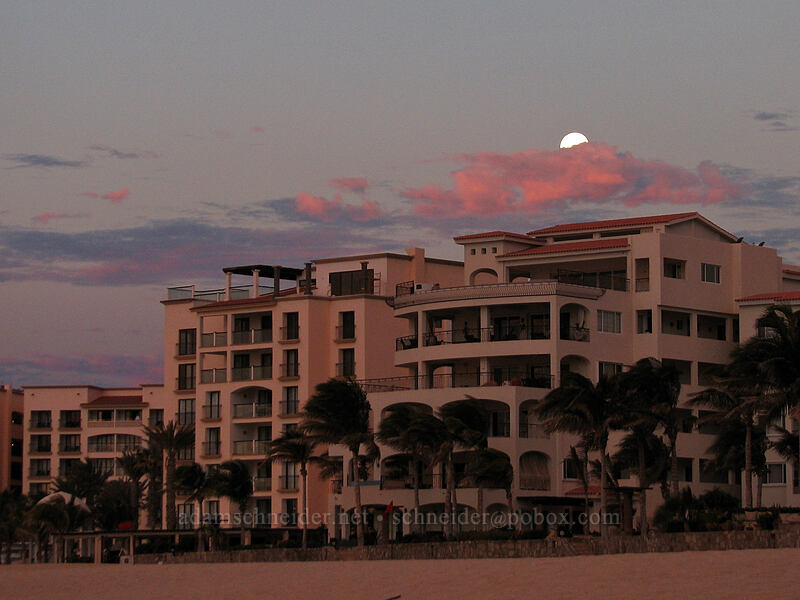 moonset [Playa Hotelera, San Jose del Cabo, Los Cabos, Baja California Sur, Mexico]