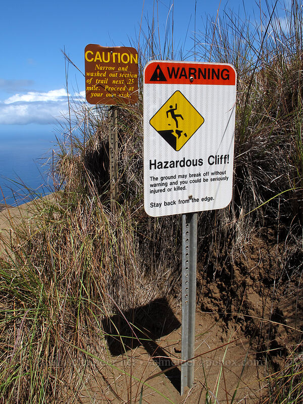 a pair of threatening signs [Nu'alolo Cliffs Trail, Na Pali-Kona Forest Reserve, Kaua'i, Hawaii]