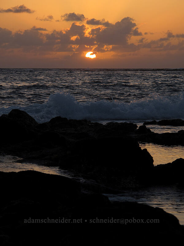 sunset [Brennecke's Beach, Po'ipu, Kaua'i, Hawaii]
