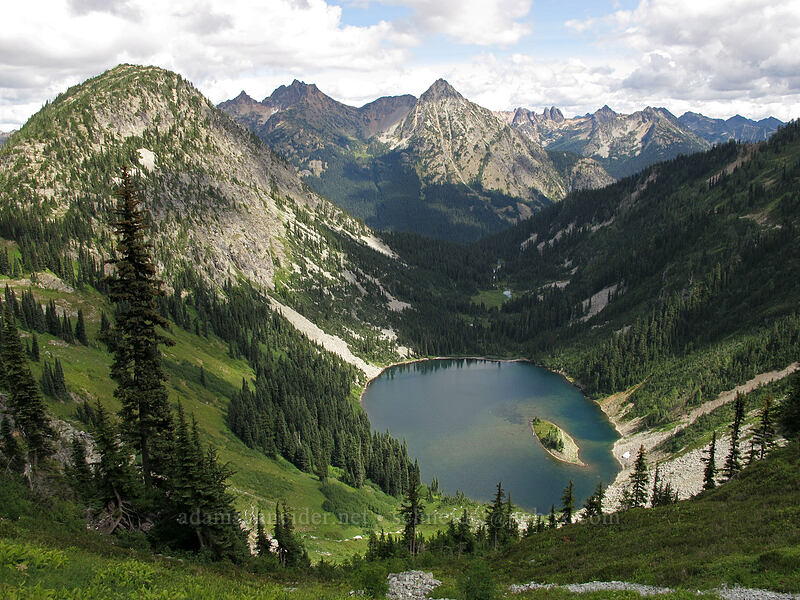 Peak 6937, Lake Ann, & Whistler Mountain [Maple Pass Trail, Okanogan-Wenatchee National Forest, Chelan County, Washington]