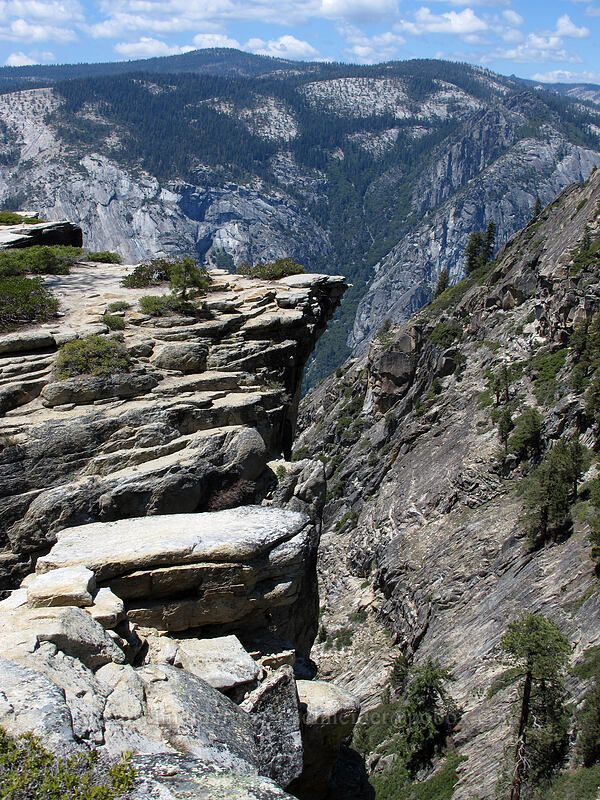 overhanging cliffs [Taft Point, Yosemite National Park, Mariposa County, California]