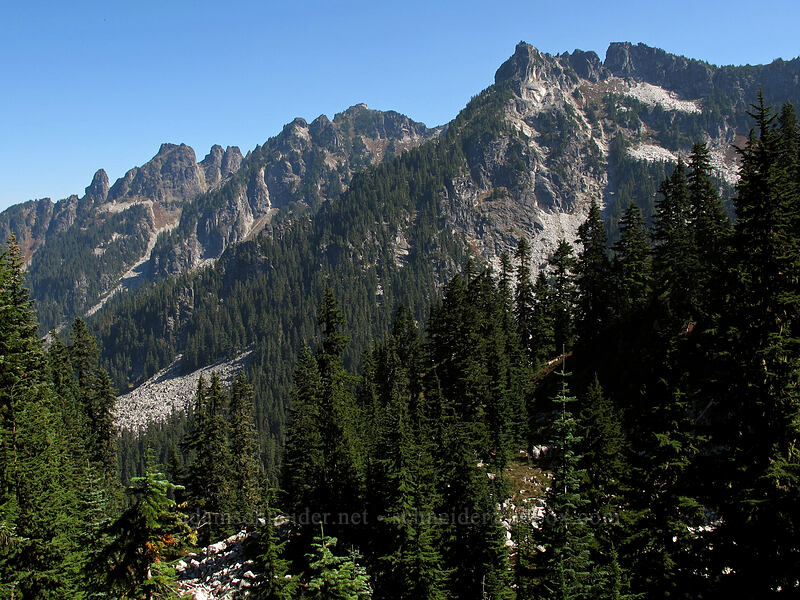 Thunder Mountain & craggy ridges [Pacific Crest Trail, Alpine Lakes Wilderness, King County, Washington]