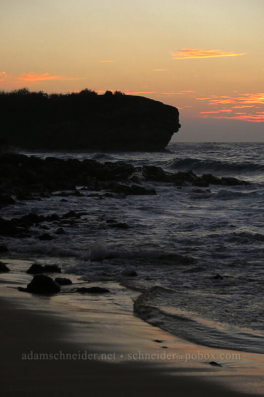 Makawehi before sunrise [Shipwreck Beach (Keoneloa Bay), Po'ipu, Kaua'i, Hawaii]