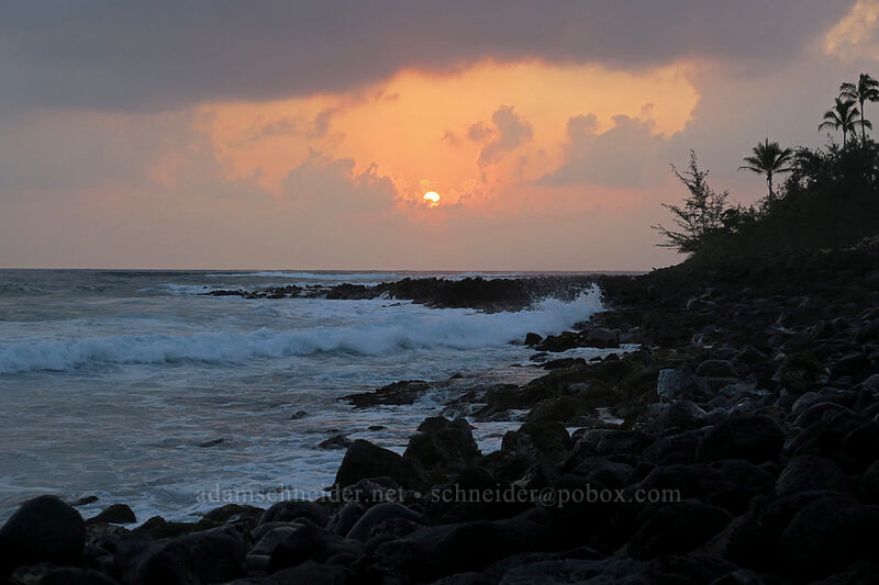 sunset [Brennecke Beach, Po'ipu, Kaua'i, Hawaii]