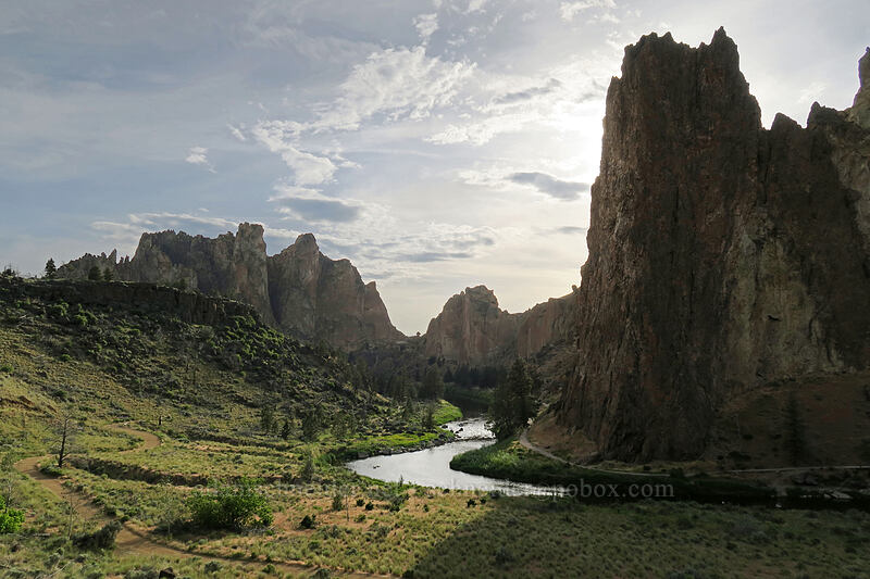 Smith Rock, Shiprock, & the Crooked River [Chute Trail, Smith Rock State Park, Deschutes County, Oregon]