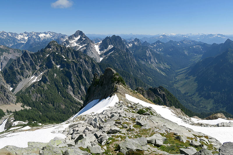 view to the southeast [Vesper Peak summit, Mount Baker-Snoqualmie National Forest, Snohomish County, Washington]