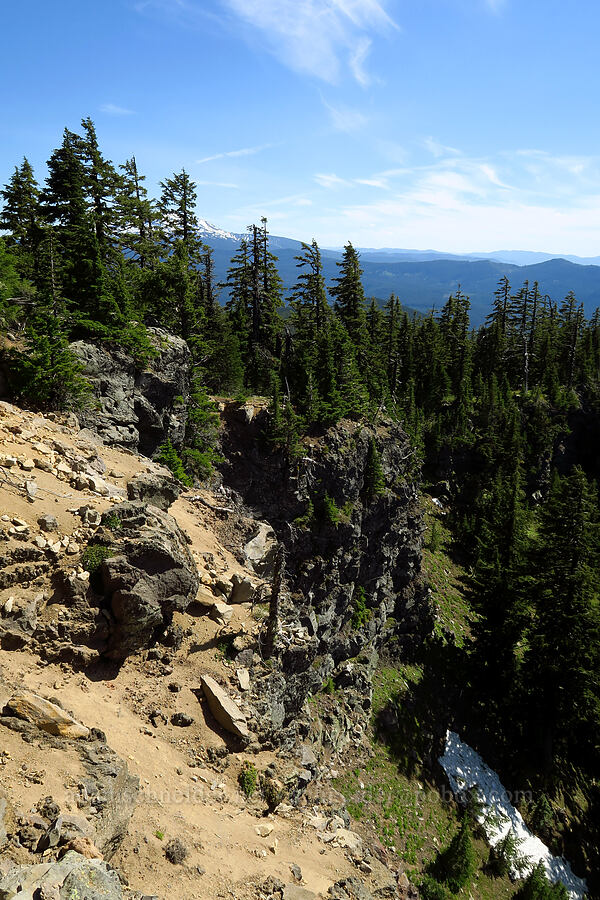 cliffs & snow [Fuji Mountain Trail, Willamette National Forest, Lane County, Oregon]