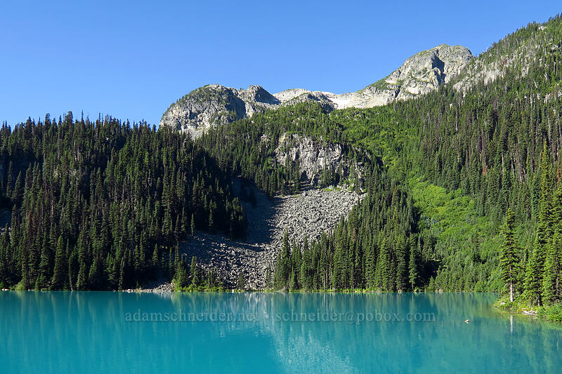 Middle Joffre Lake [Joffre Lakes Trail, Joffre Lakes Provincial Park, British Columbia, Canada]