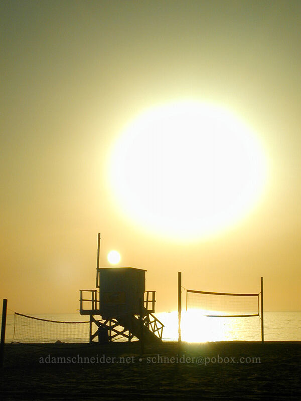 lifeguard station & setting sun [The Strand, Hermosa Beach, Los Angeles County, California]