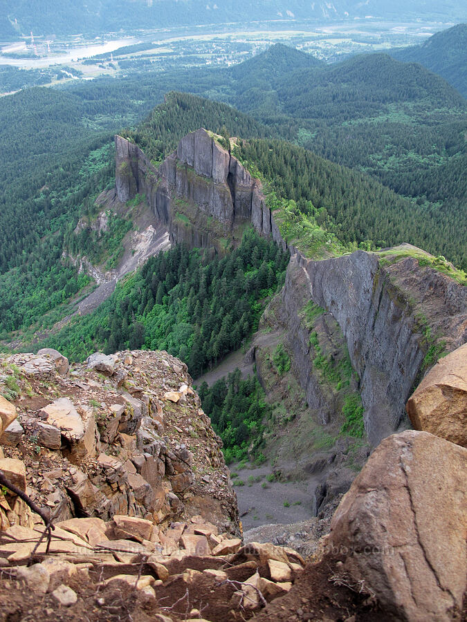 Heartbreak Ridge & North Bonneville [Table Mountain summit, Table Mountain NRCA, Skamania County, Washington]