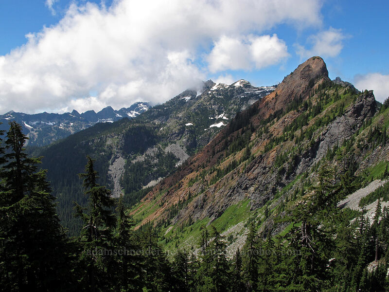 Red Mountain, Snoqualmie Mountain, and more peaks to the west [Pacific Crest Trail, Alpine Lakes Wilderness, King County, Washington]