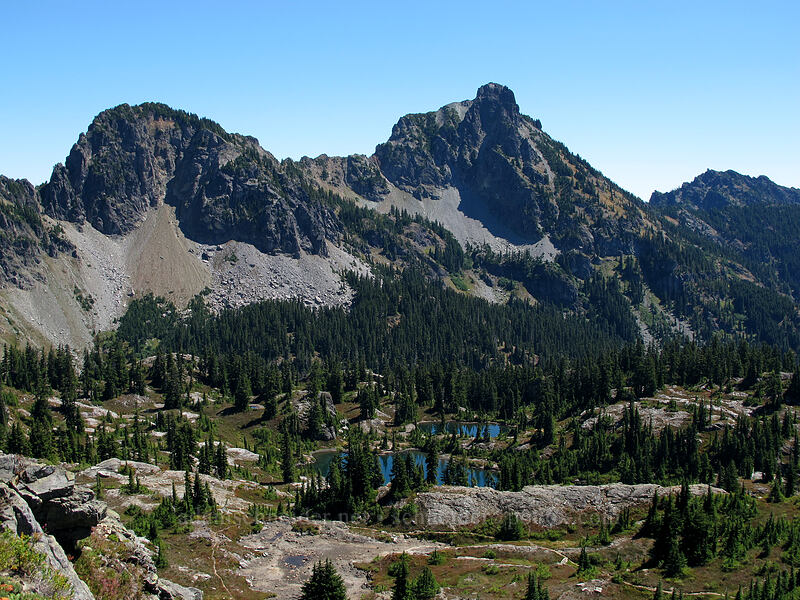 Box Ridge, Hibox Mountain, & Lila Lake [Rampart Ridge, Alpine Lakes Wilderness, Kittitas County, Washington]