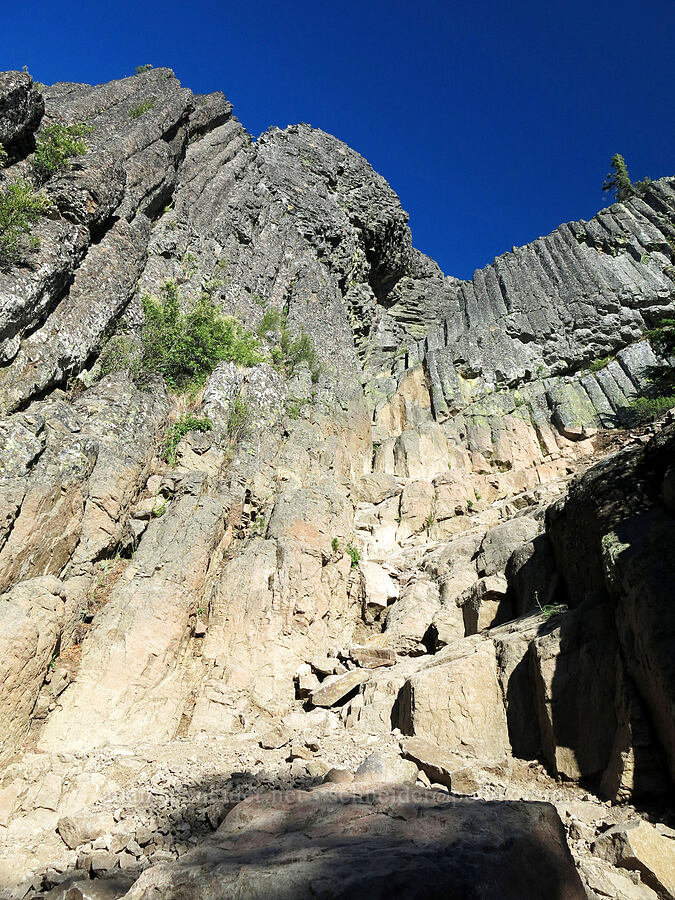 scramble chute [Pilot Rock, Soda Mountain Wilderness, Jackson County, Oregon]