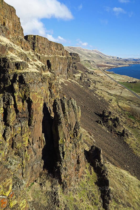 basalt cliffs & talus [Crawford Ranch, Columbia Hills State Park, Klickitat County, Washington]