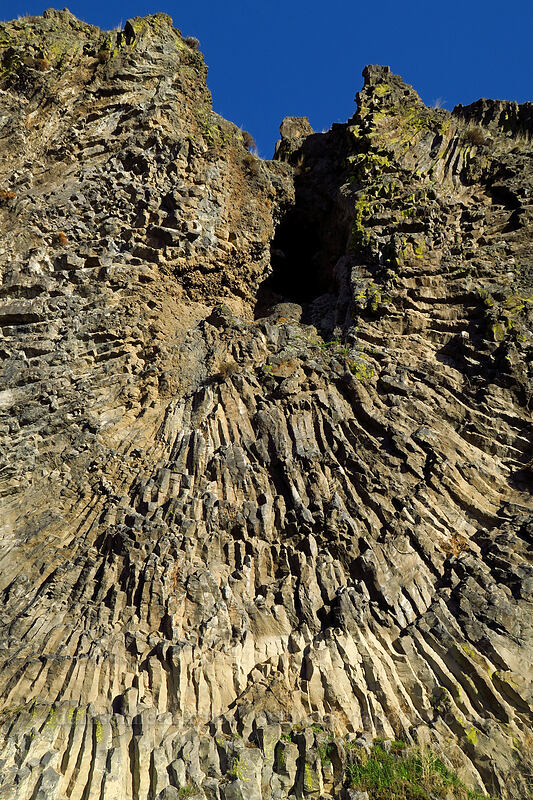 folded basalt columns [Old Railbed Trail, Deschutes River State Recreation Area, Sherman County, Oregon]