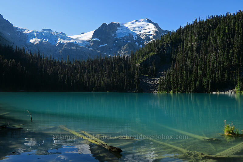 Middle Joffre Lake [Joffre Lakes Trail, Joffre Lakes Provincial Park, British Columbia, Canada]