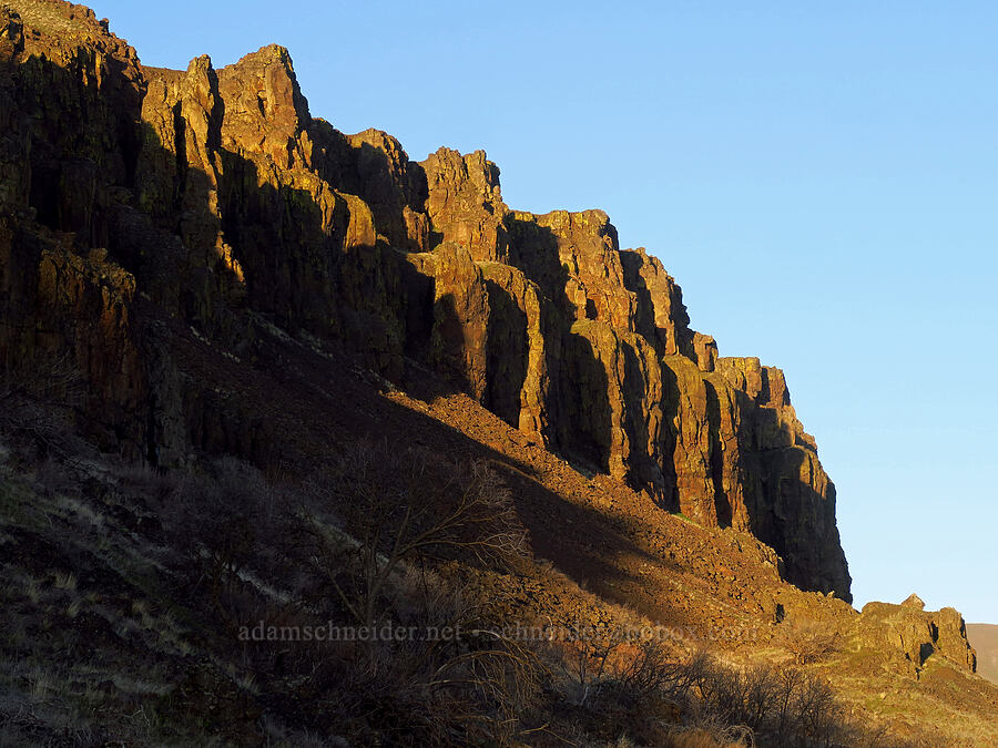 basalt cliffs [Devil's Gap, Columbia Hills State Park, Klickitat County, Washington]