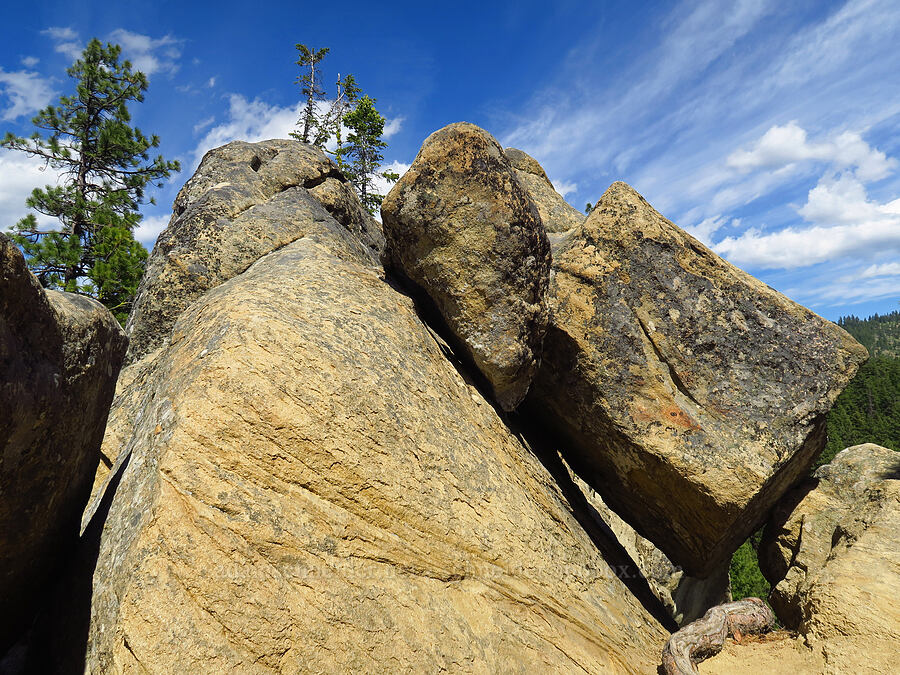 Sculpture Rock [Sculpture Rock Loop Trail, Okanogan-Wenatchee National Forest, Kittitas County, Washington]