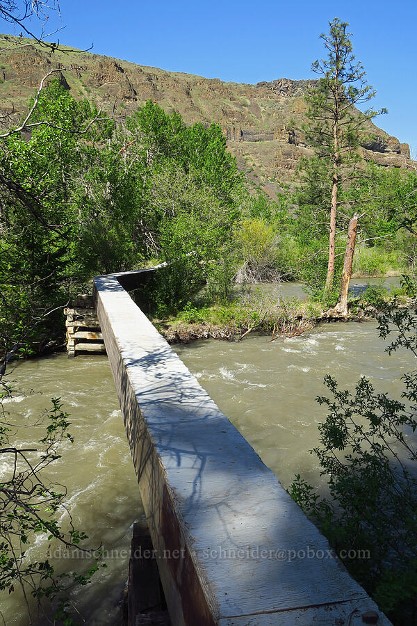 footbridge [Tieton Nature Trail, Yakima County, Washington]