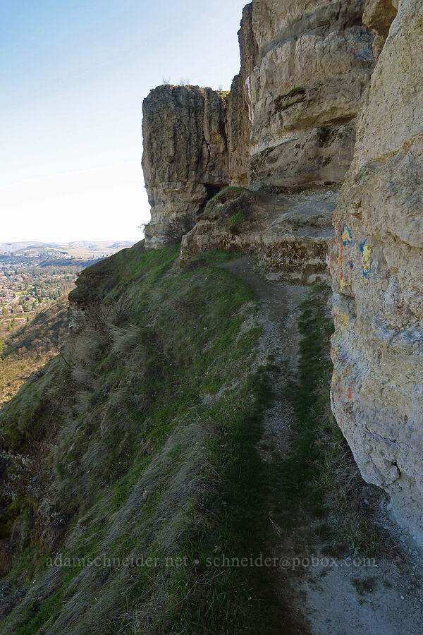 Eagle Cliffs [Chenoweth Tableland, Wasco County, Oregon]