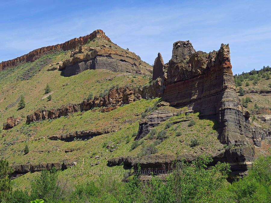 rimrock & hoodoos [Alder Springs Trail, Crooked River National Grassland, Jefferson County, Oregon]