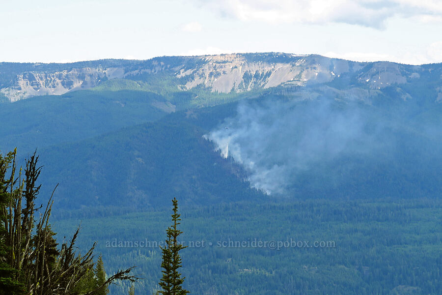 Divide Ridge & the South Fork Fire [Russell Ridge Trail, Okanogan-Wenatchee National Forest, Yakima County, Washington]