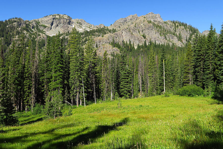 Esmeralda Peaks (West) [Esmeralda Basin Trail, Okanogan-Wenatchee National Forest, Kittitas County, Washington]