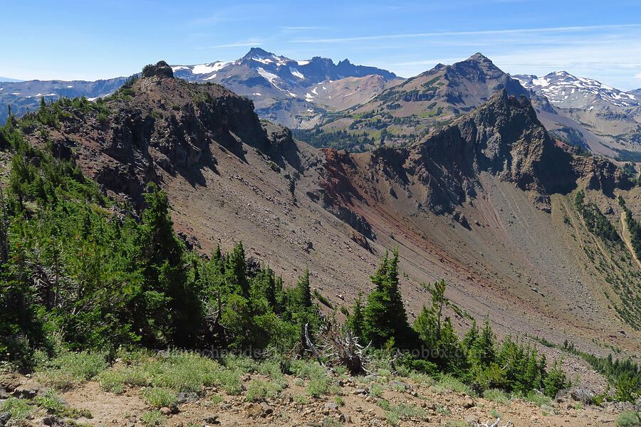 Peak 7090 & Devil's Horns [ridge southwest of Bear Creek Mountain, Goat Rocks Wilderness, Yakima County, Washington]